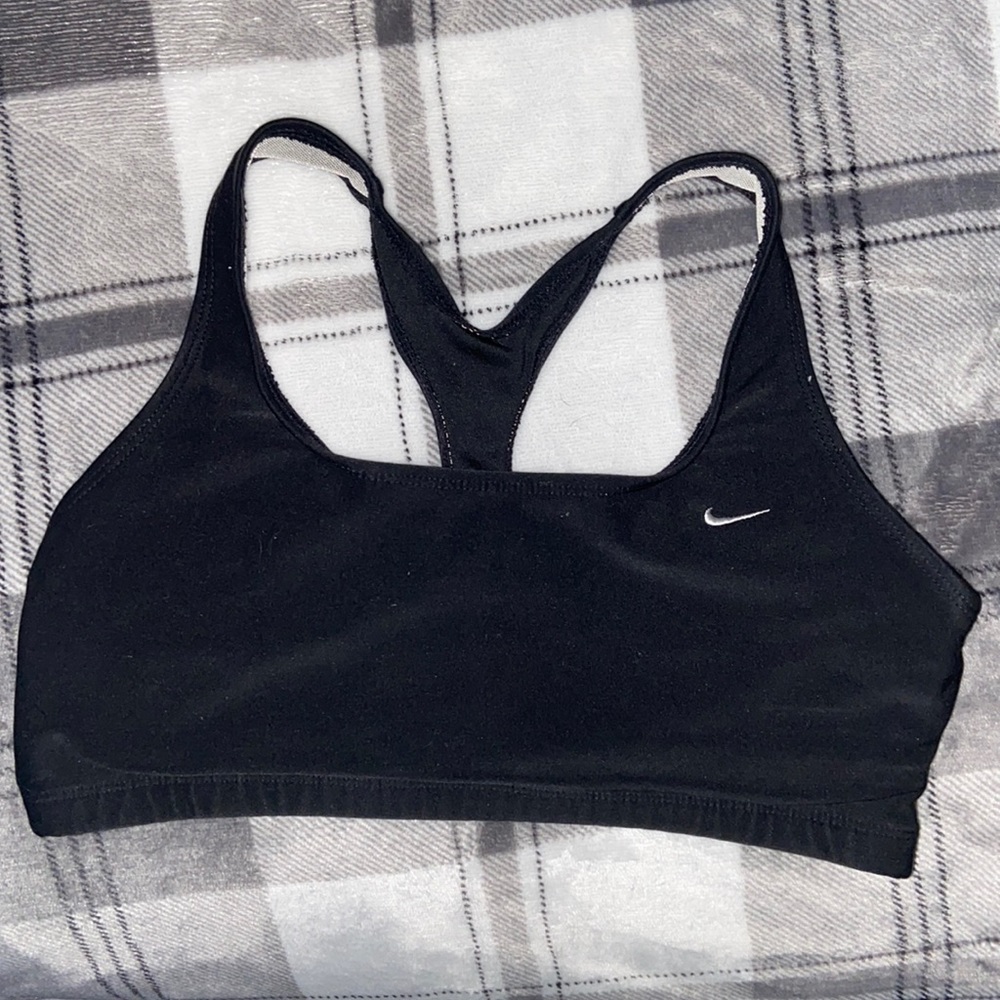Nike medium support sports bra, size M
